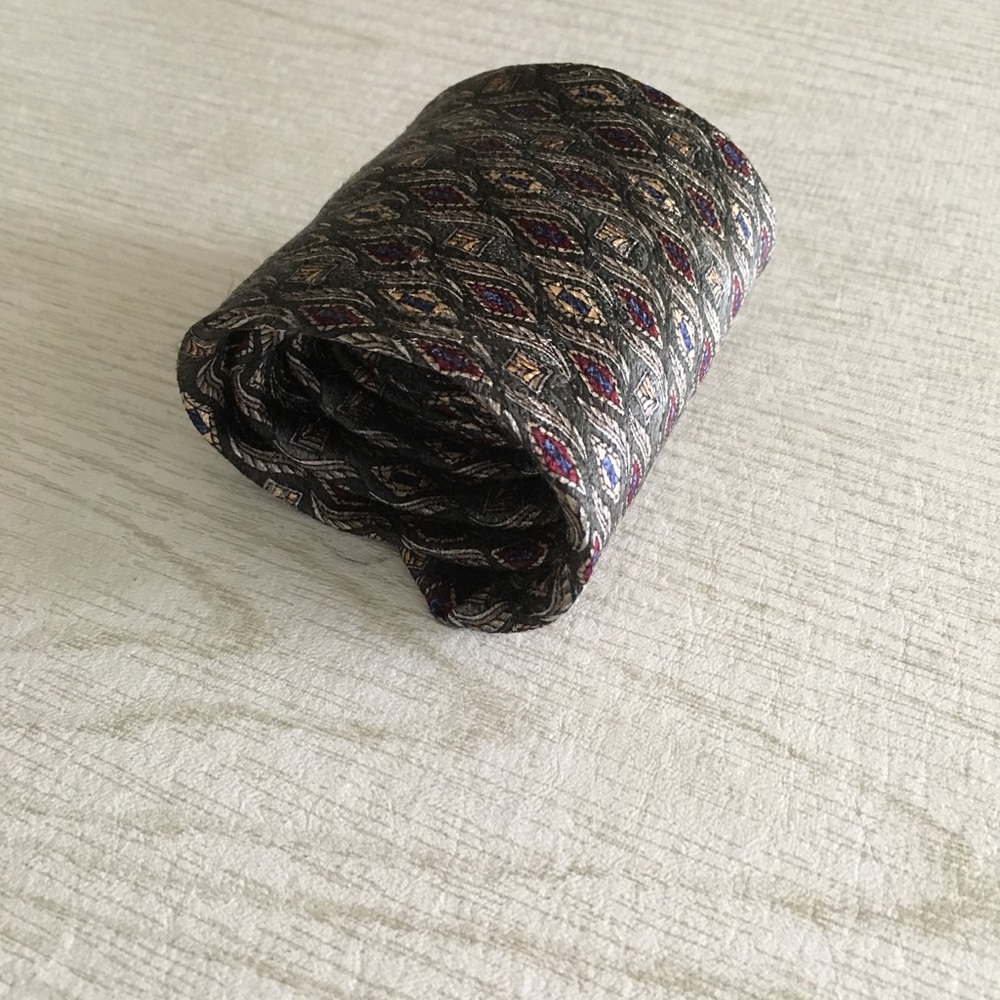 Brand new 100% Silk Van Heusen Mens Neck Tie